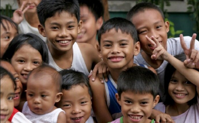 Тагалы - *столичное*  племя  острова Лусон, второе по численности (21%) на Филиппинах. Их язык - государственный для всей страны. (wikiway.com)