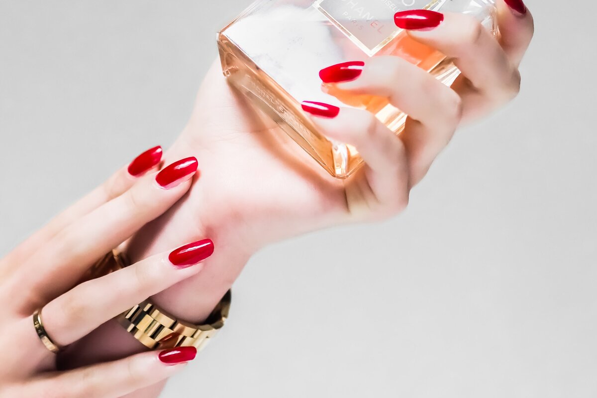     Теория красных ногтей: какой маникюр больше всего привлекает мужчин
