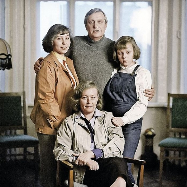 Олег Басилашвили с женой и дочками