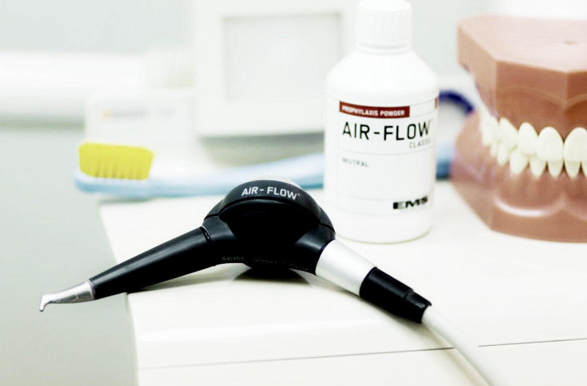 Можно ли делать ультразвуковую чистку зубов при наличии имплантов ...