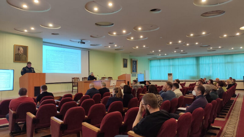 В Тверском медуниверситете полицейские рассказали, как распознать девиантное поведение молодежи