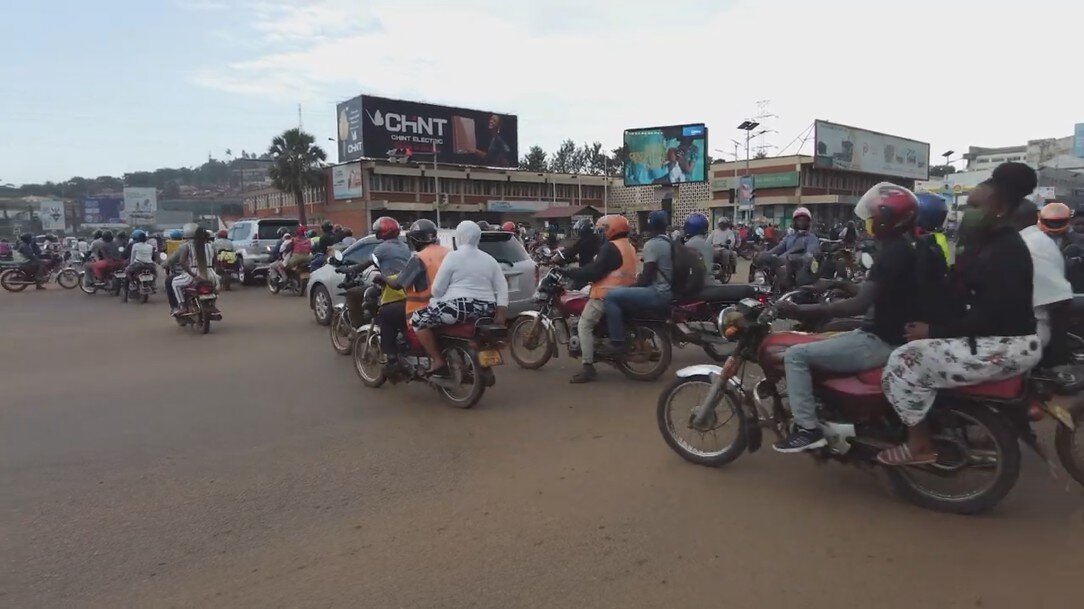 бода-бода - двухколёсное такси Уганды и многих стран Африки