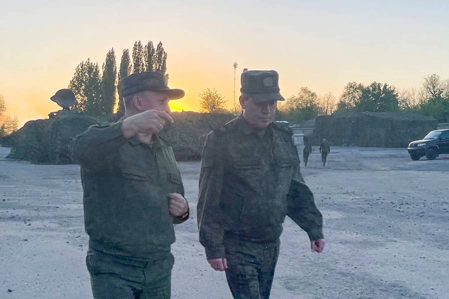 Начальник Генштаба ВС РФ Герасимов во время проверки российской группировки, задействованной в спецоперации - Фото: Пресс-служба Минобороны РФ/ТАСС