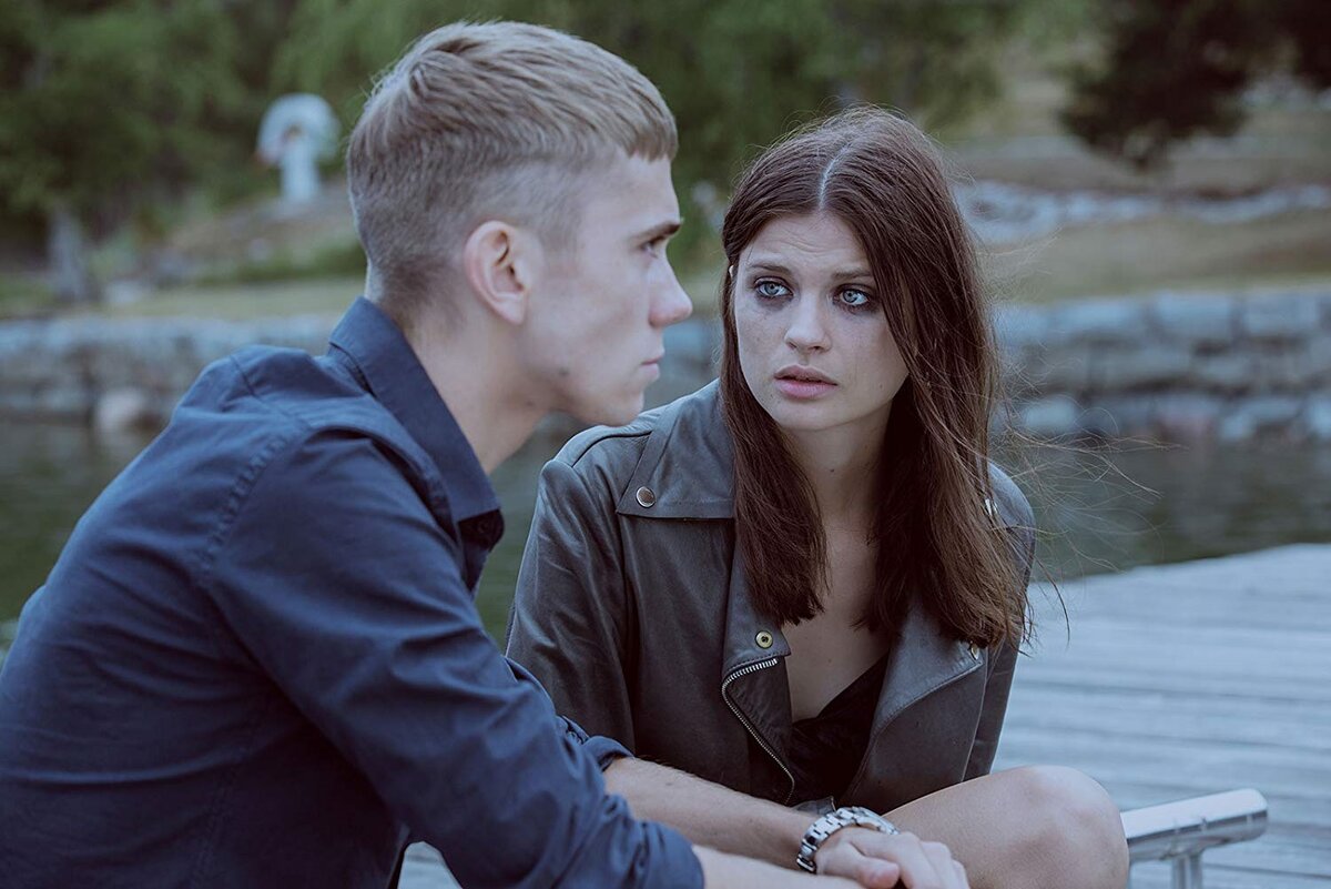 Сериал: «Зыбучие пески» (Quicksand). Источник: https://www.kinopoisk.ru/picture/3370405/