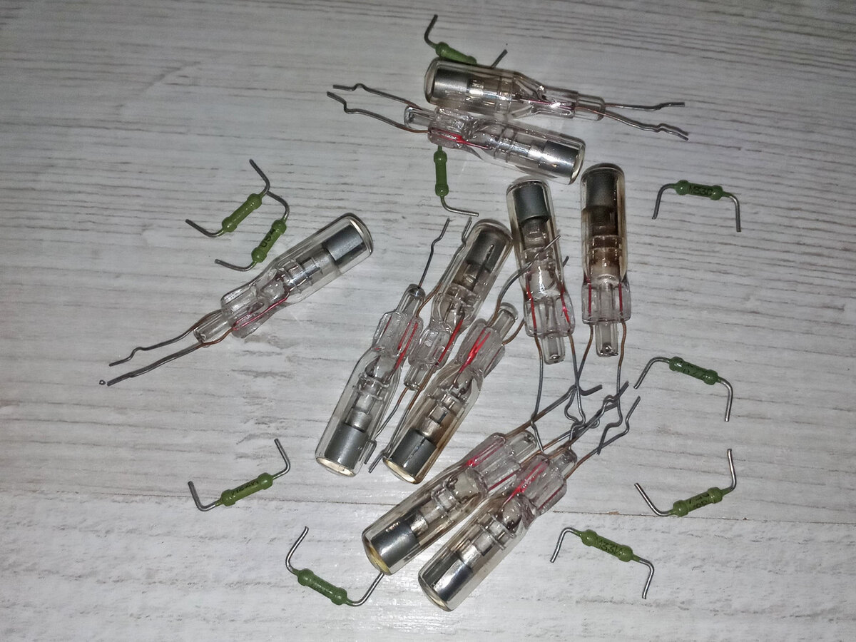 Резисторы и электроника на борту электросхемы ремонт электроники своими руками | Премиум Фото