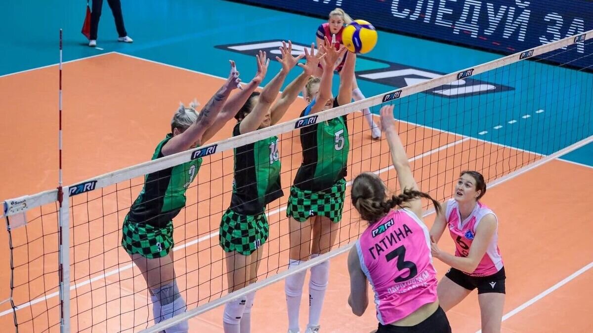    Волейболистки клуба "Зарьчье-Одинцово" (слева)© Фото : Соцсети "Протона"