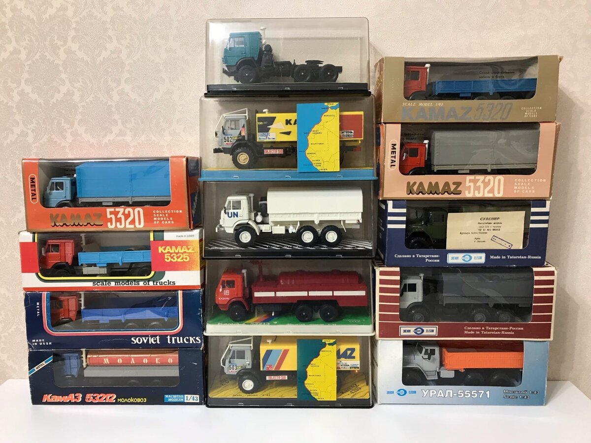 Все модели на фото первых годов выпусков. Коробки/боксы родные, исключение 5320 с голубой кабиной. Фото октябрь 2022 г.