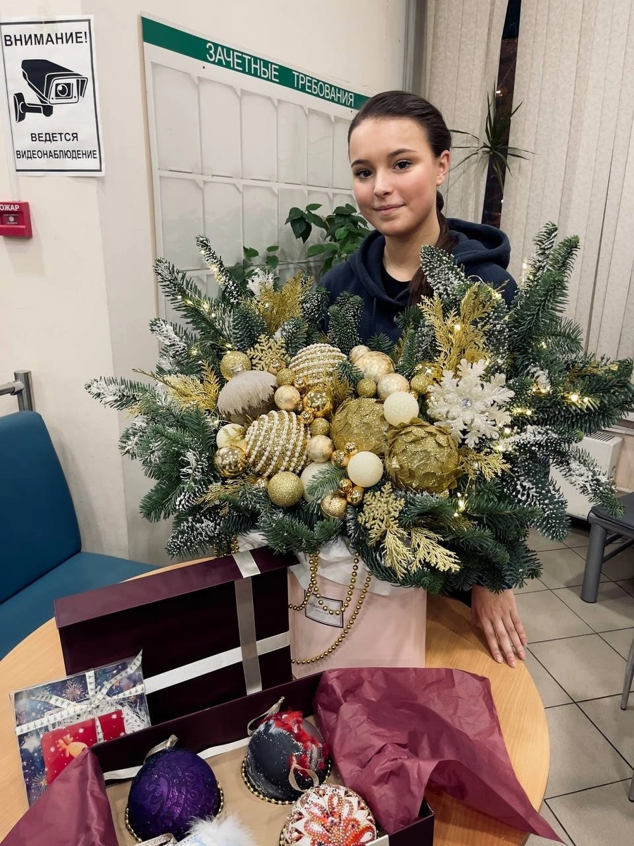 Анна Щербакова с подарками от болельщиков. Фото из открытых источников
