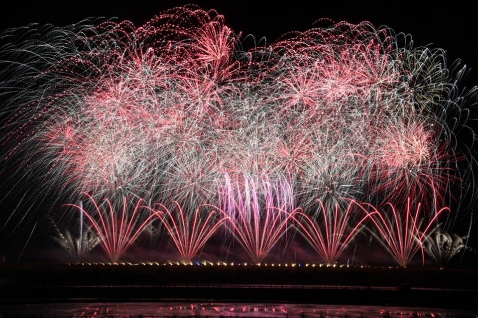     Ранее власти региона запретили салюты в Россошанском, Ольховатском и Кантемировском районах. Михаил ФРОЛОВ