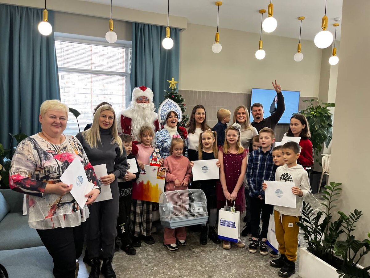 Победители конкурса Новогодних писем с руководством строительной компании "Анастасия"