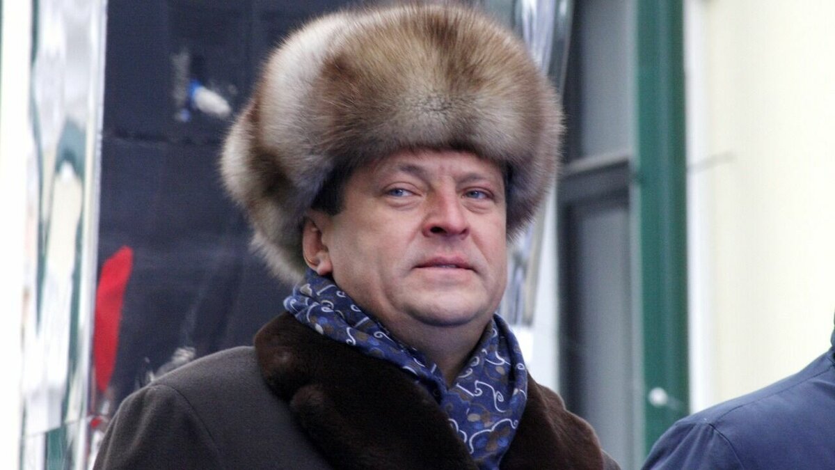     Мэр Казани Ильсур Метшин поздравил жителей Татарстана с наступающим Новым годом. Его слова приводит пресс-служба мэрии города.