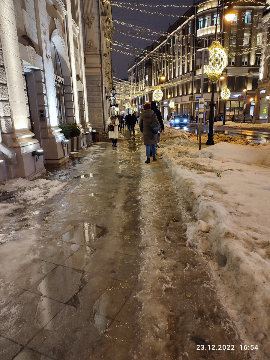Центр Москвы, улица Мясницкая. Собянинская похорошелла уже не работает