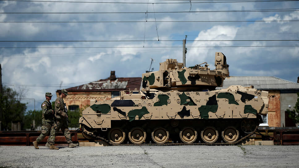Фото: David Mdzinarishvili/File Photo / Reuters📷БМП Bradley