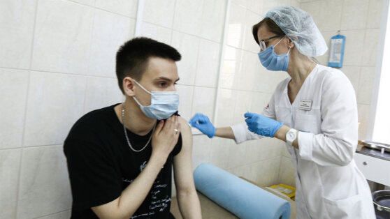    Роспотребнадзор: вакцины от ковида защитят даже при "кракене" Анна Оленькова