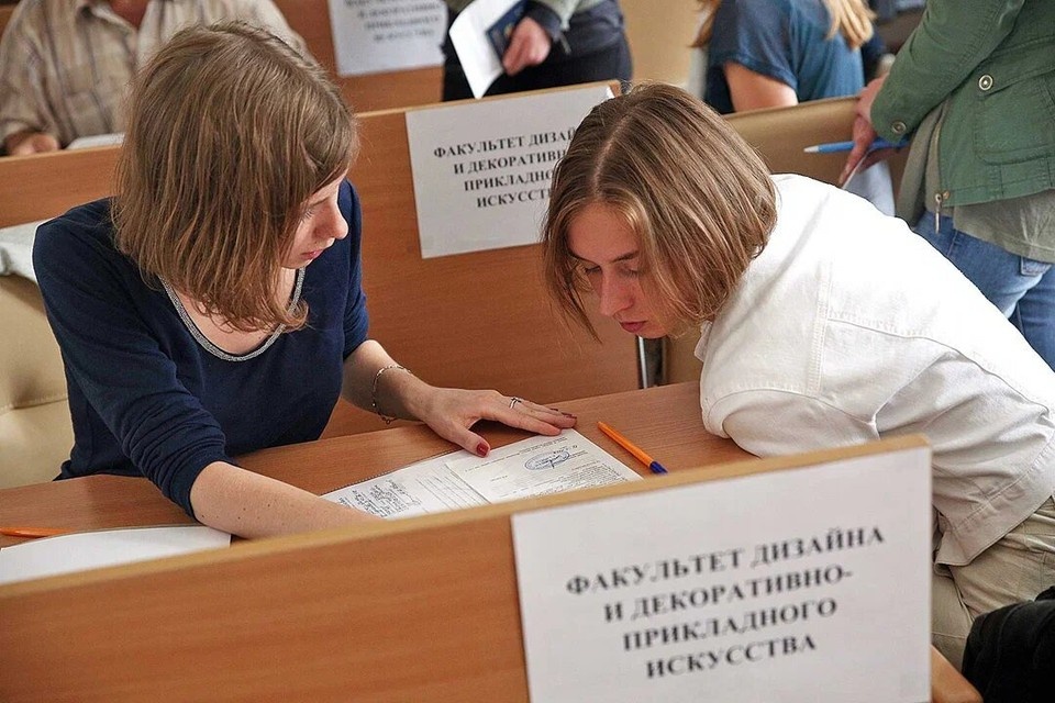     В Минобразовании рассказали, что будет производиться корректировка платных мест. Павел МАРТИНЧИК