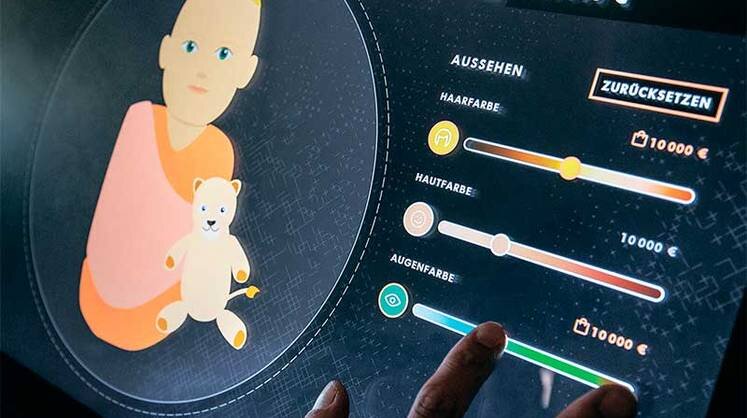    DANIEL KARMANN/DPA Пока что гаджеты по управлению ДНК будущего ребенка лишь экспонаты футуристических выставок. Но технологии развиваются быстро