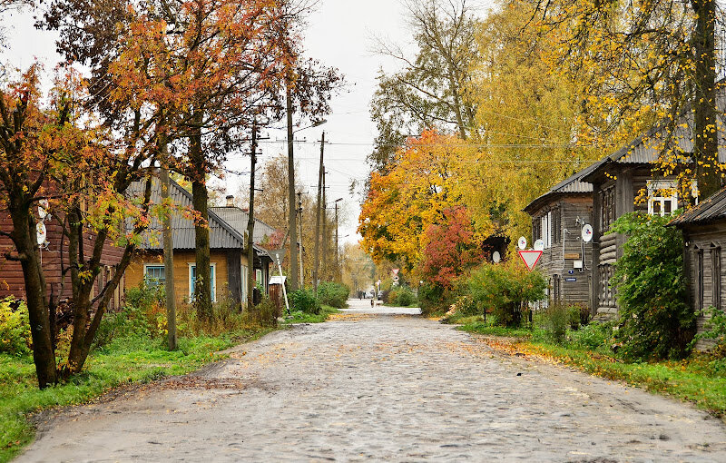 Улица архангельская область. Улочки маленьких городов России. Красивый провинциальный город. Маленький городок в России. Небольшой провинциальный городок.