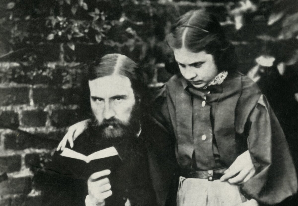     Льюис Кэрролл, слишком сильно любивший девочек, и его настоящие грехи