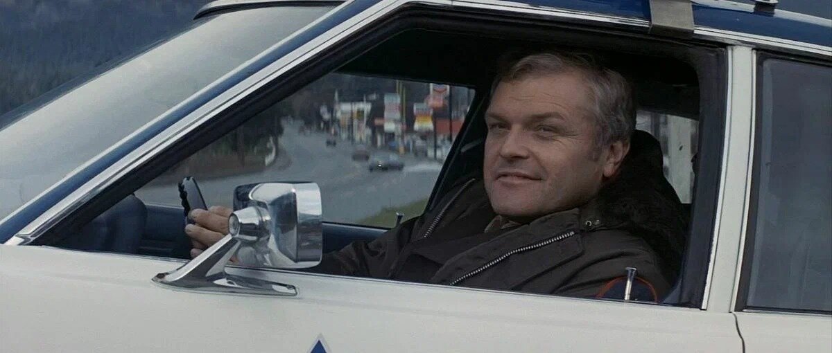 образ совершенно офигевшего от вседозволенности шерифа, конечно, запоминается