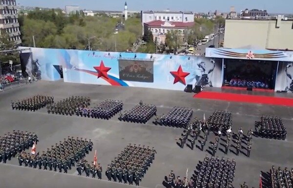    Президент РФ, губернатор Оренбургской области и главы Оренбурга и Орска поздравили россиян с Днем защитника Отечества (видео)