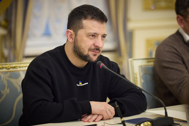    Владимир Зеленский ввел санкции против детского омбудсмена