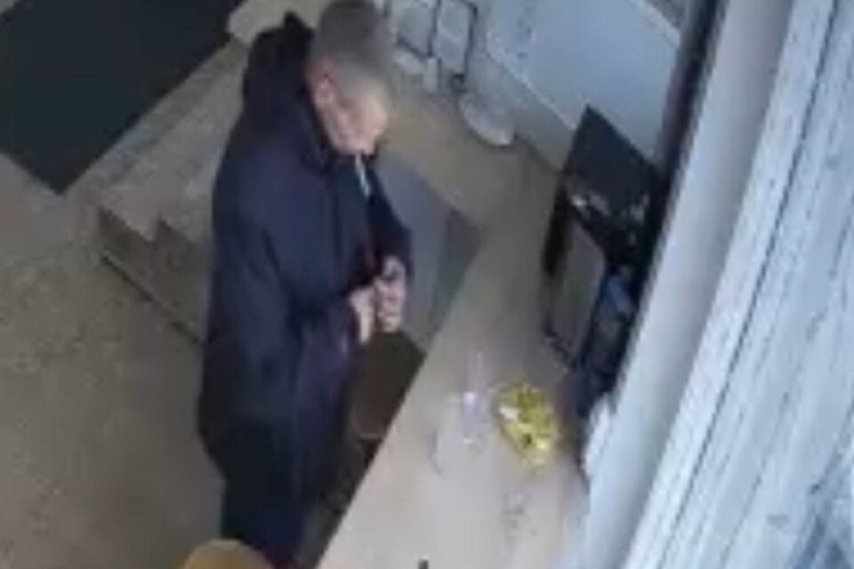     В Новосибирске неизвестный украл мобильник у женщины в баре. Фото: ГУ МВД НСО.