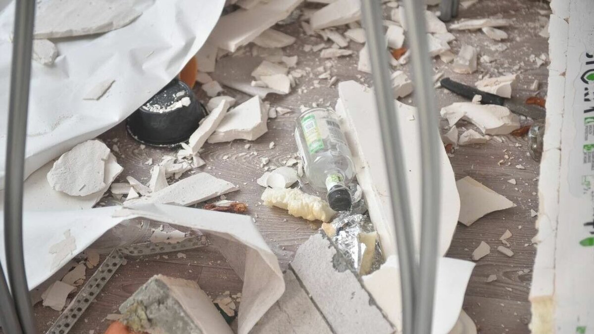     В Набережных Челнах мэр города Наиль Магдеев посетил дом 38/15 по улице Раскольникова, где вчера прогремел взрыв. Об этом сообщили в пресс-службе городской администрации.