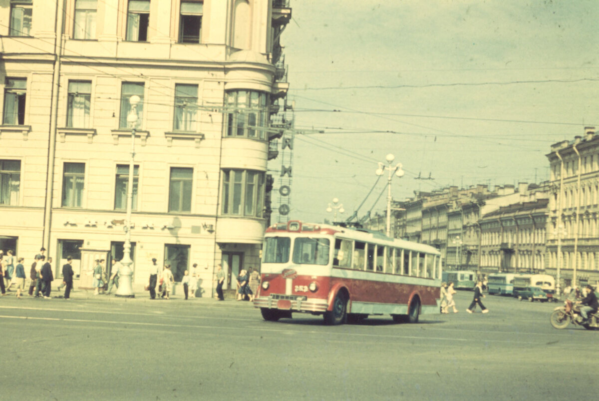 Прогулка по Ленинграду 1961 года. Каким был город на Неве в год, когда  Гагарин полетел в космос? | Путешествия и всего по чуть-чуть | Дзен