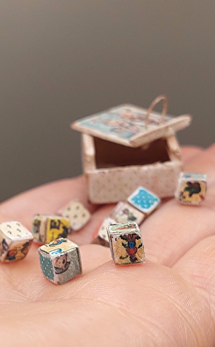 Комплект из 9 кубиков. Тут есть и алфавит, и картинка-пазл, все как у настоящих игровых детских кубиков.