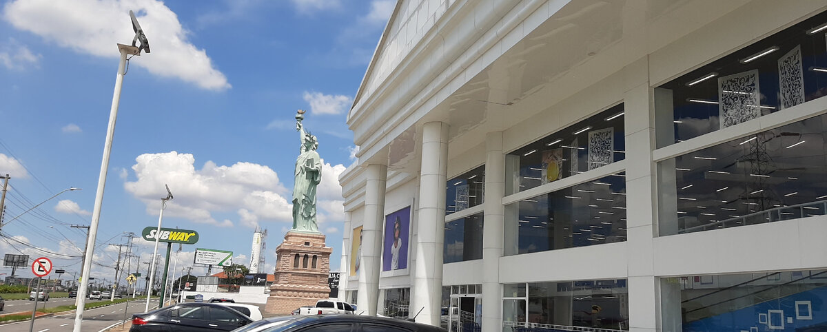 Городок Ортоландия. Там есть статуя Свободы.