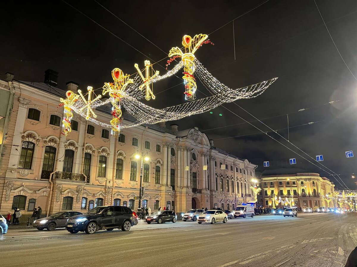 В новогодние праздники Петербург становится сказочным