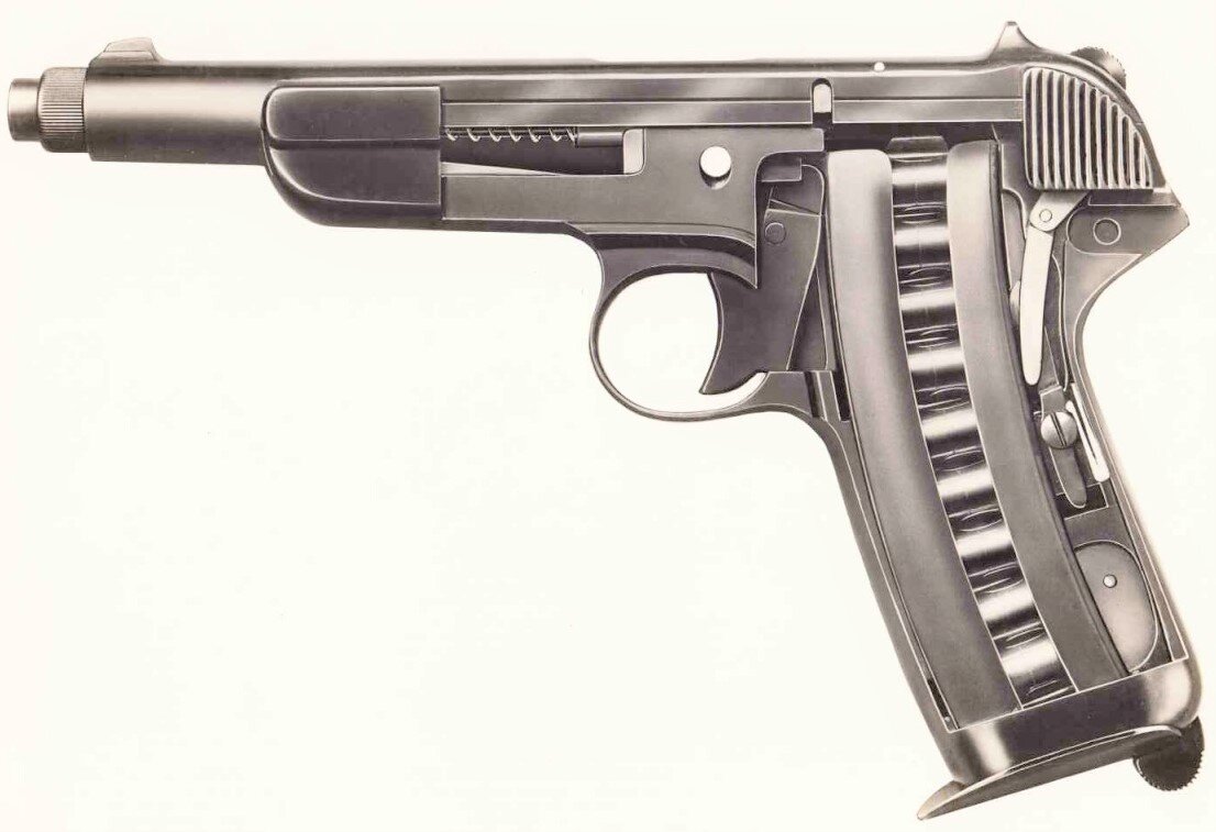 Пистолет Джулио Сосса со снятыми боковой пластиной и накладкой рукояти (фото из армейской методички).