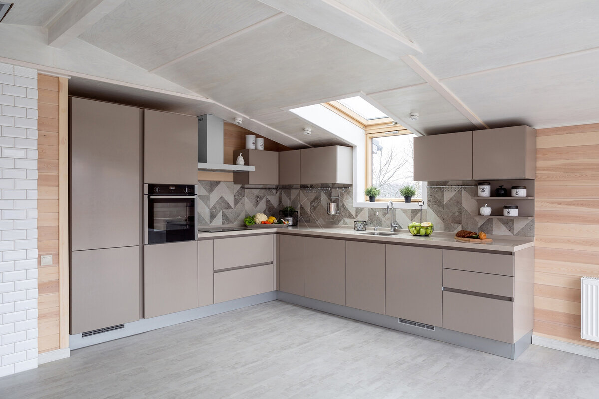 Подборка реализованных проектов с угловыми кухнями 