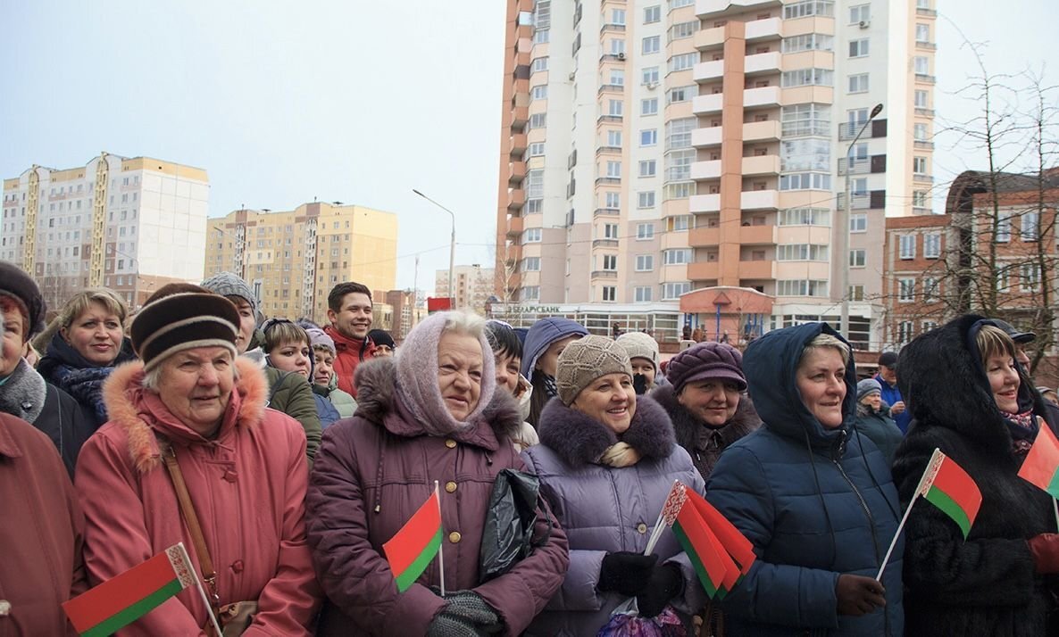 Пенсионерам беларуси. Пенсионеры. Российские пенсионеры. Пенсионеры Беларусь. Много пенсионеров.