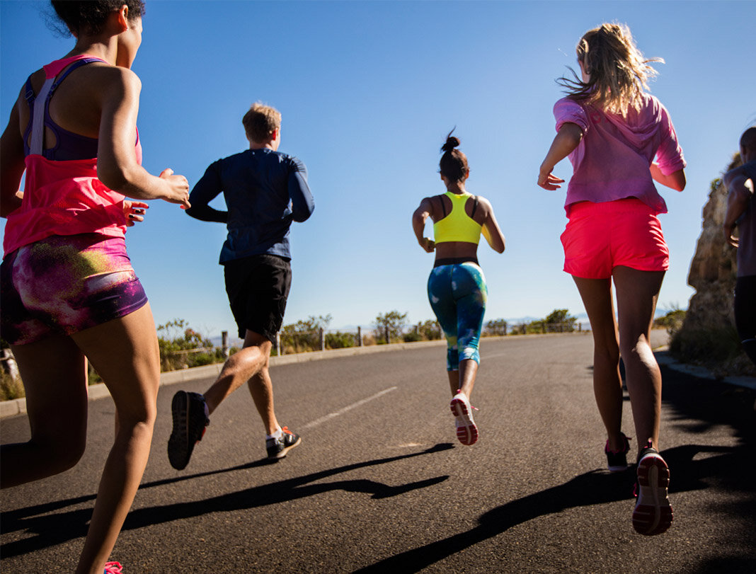 Динамо бежит все бегут джентльмены удачи. Они то бегают. Jogging and running difference. Толпа бежит за человеком. Смешное искусство.