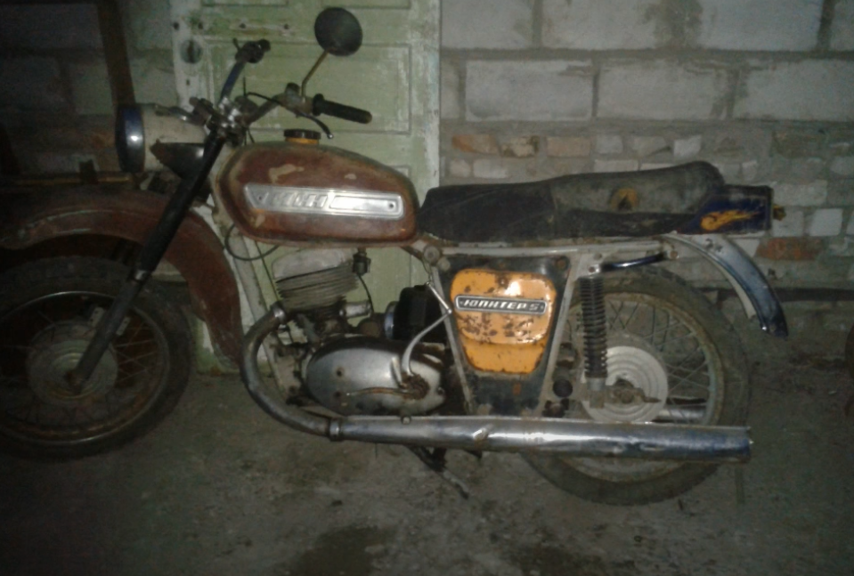 Вот такой мотоцикл буквально прибило к канадскому берегу. 