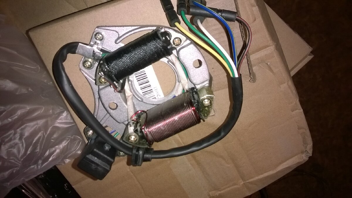 Статор генератора с двумя катушками, черная-зажигание.