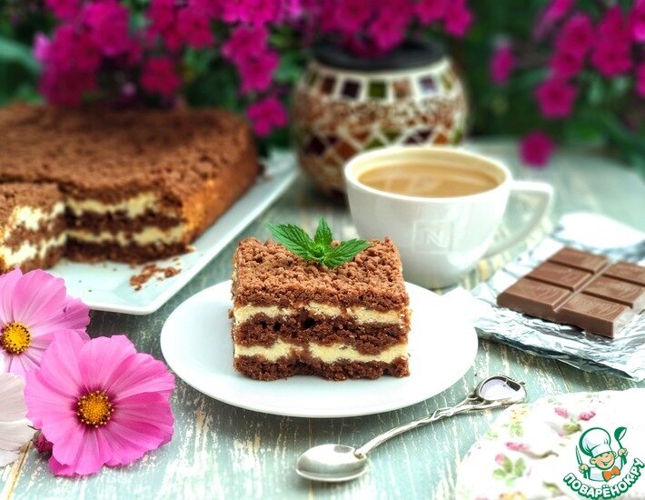 Творожный пирог с шоколадной крошкой очень вкусный, легкий в приготовлении. Для него не нужно замешивать тесто, а готовится песочная крошка. В итоге пирог получается нежным, сладким, с хрустящей корочкой. 