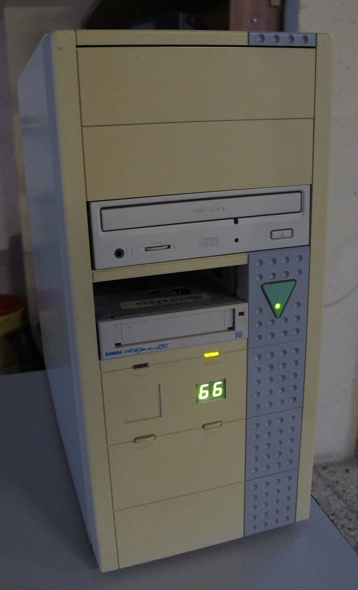 Дисплей на самом деле отображал заданное значение, а не измерял частоту процессора в реальном времени. Фото: wikimedia / Zeitblick / CC BY-SA 3.0