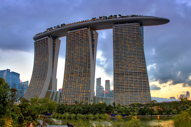Курортный комплекс The Marina Bay Sands, Сингапур, 2011 год. Фото с сайта https://yandex.ru/images