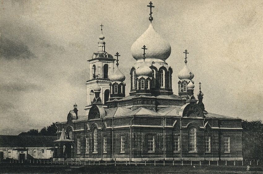 Собор Воскрешения Господня - главный храм затопленной ныне Корчевы. Фото: aritkin.livejournal.com 