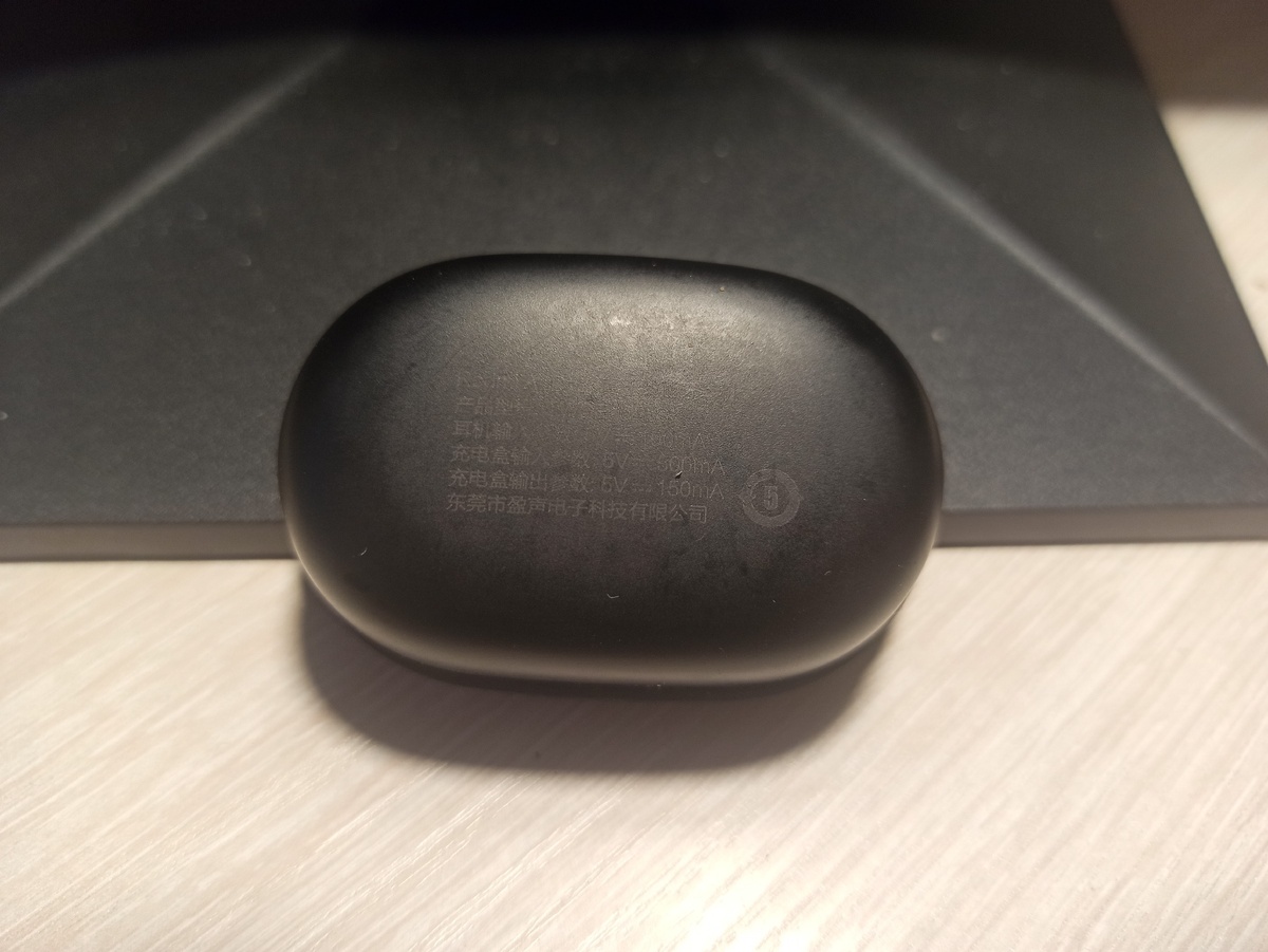 Нижняя сторона кейса.