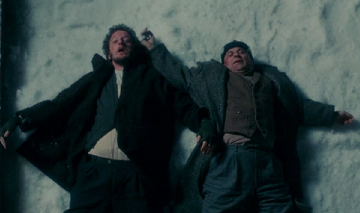 Гари и Марв. Кадр из фильма "Один дома".