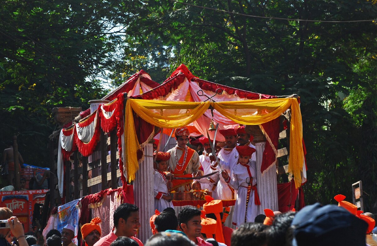 Процессия сикхского праздника