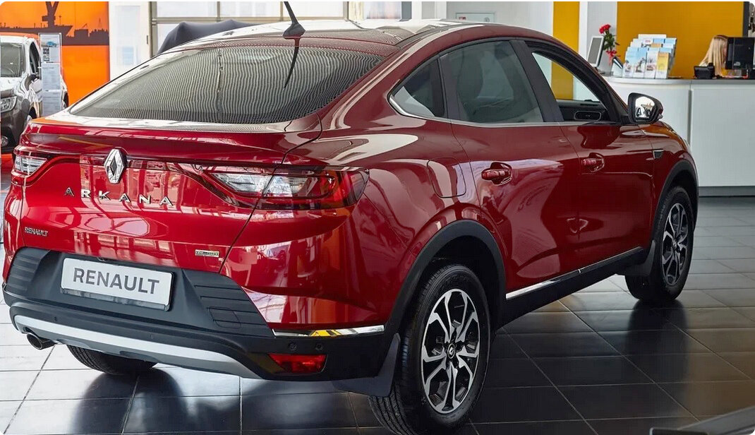 Renault Arkana в автосалоне