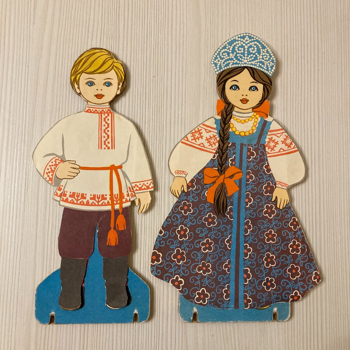 Куклы из бумаги в русском костюме