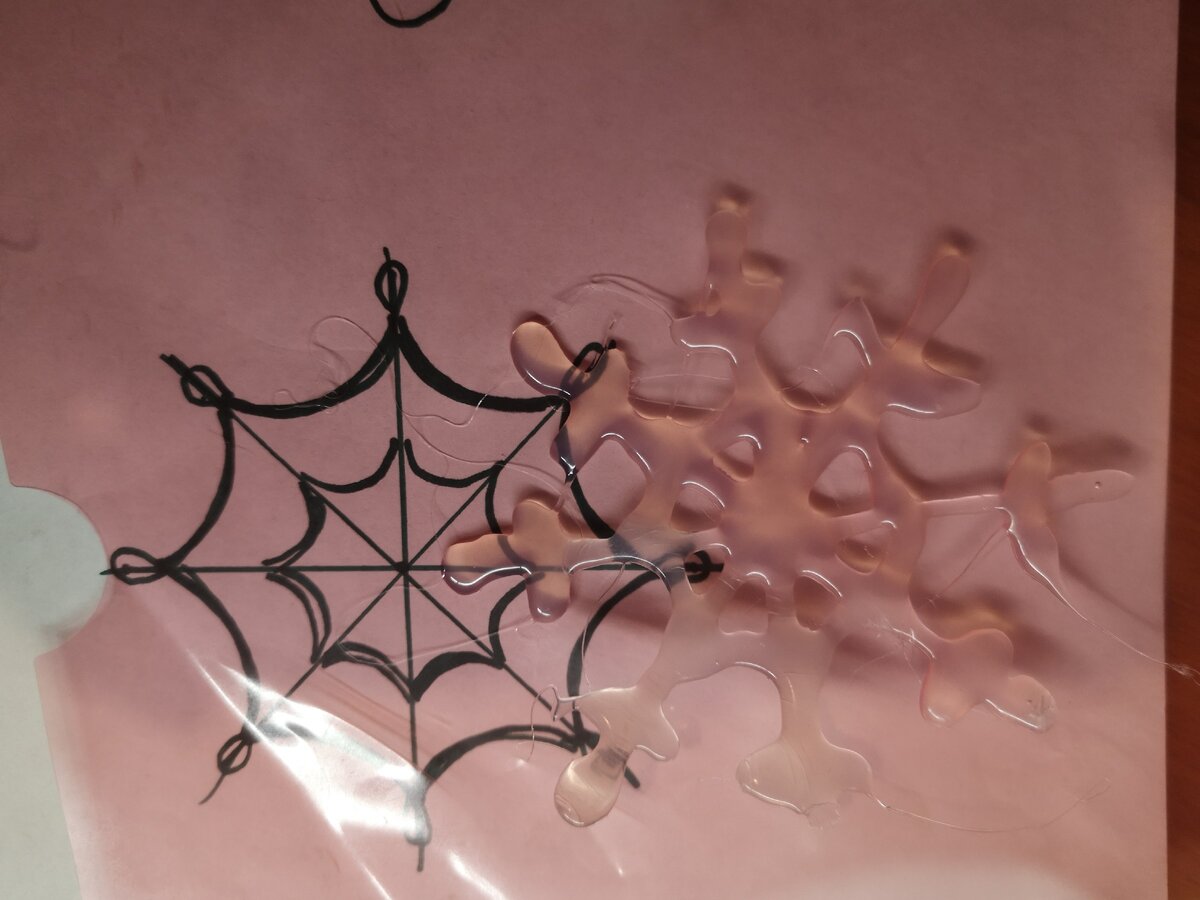 Я первый раз делала снежинку на бумаге, отодрать ее потом не смогла