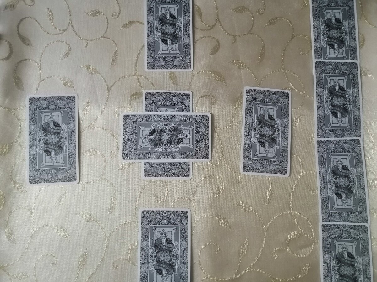 Расклад на отношения. Фото автора.