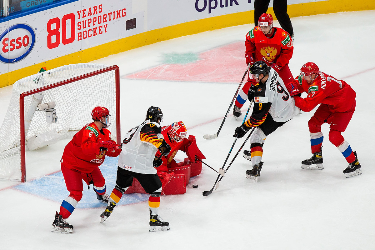 Команда Германии атакует ворота сб.России.   фото: картинки яндекса.