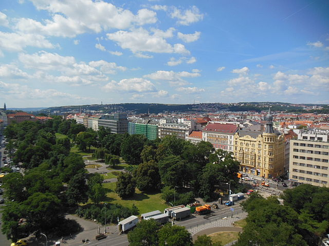 Вид на Карлову площадь со смотровой площадки на Новоместской ратуше (фото с "Вики")